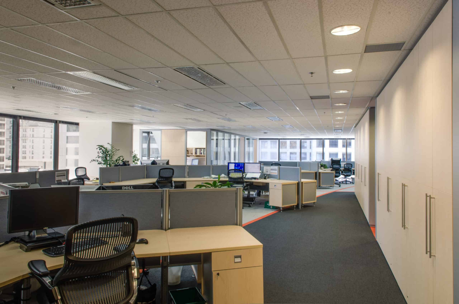 Bureaux à aire ouverte entretenus par Présta Nett Québec