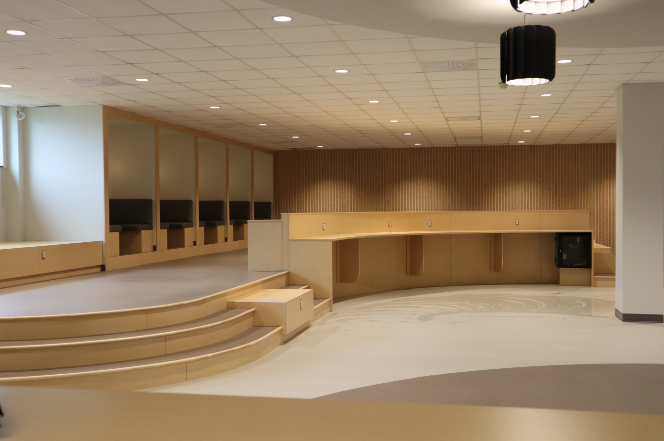 Salle multifonctionnelle livrée après nettoyage de fin de chantier par Présta Nett Québec
