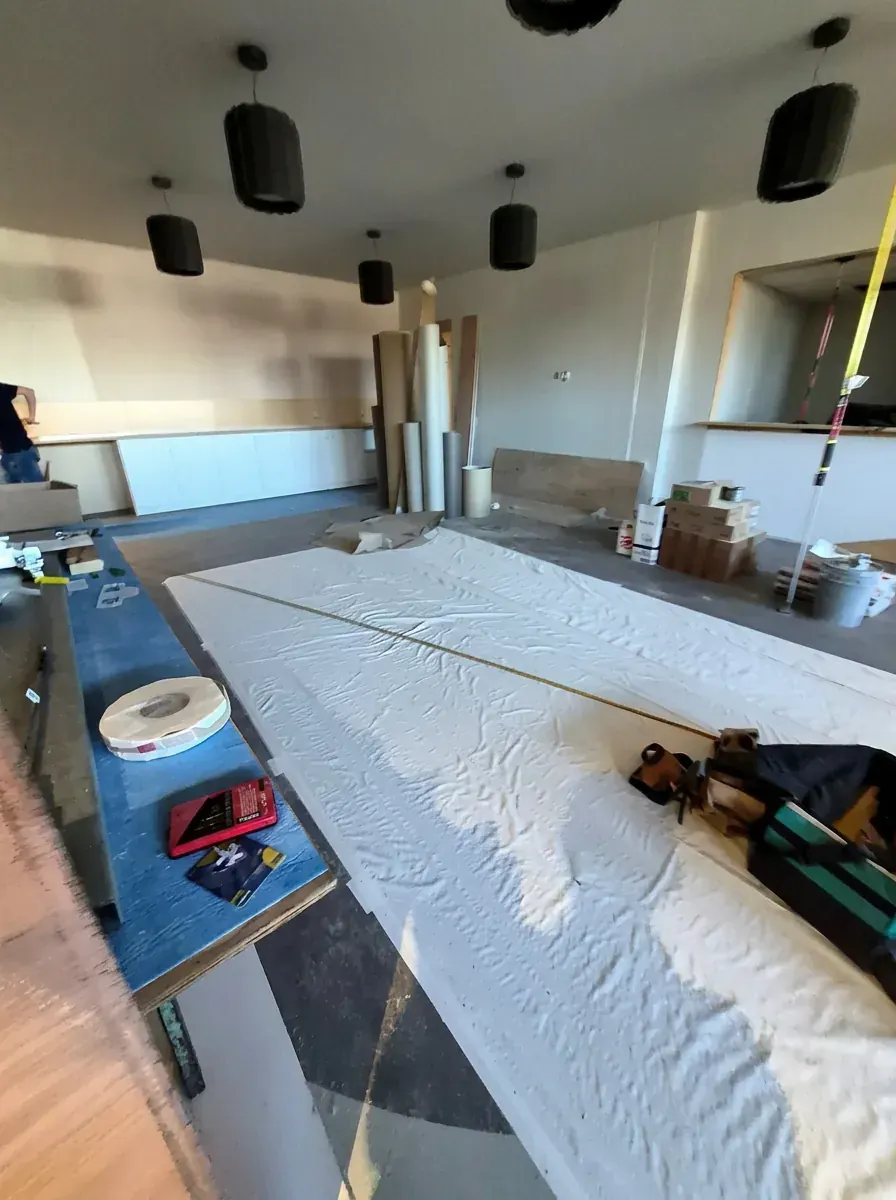 Salle avant nettoyage de fin de chantier
